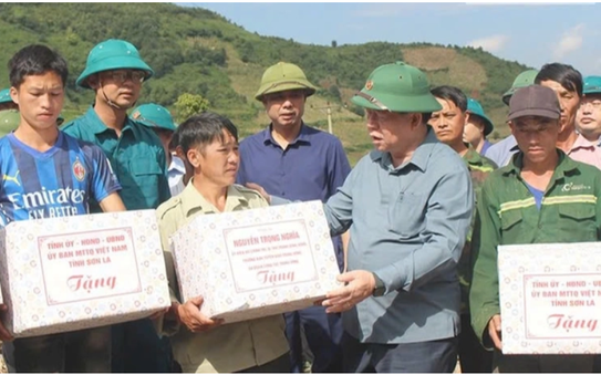 Trưởng tỷ lệ kèo nhà cái thăm hỏi, động viên người dân vùng lũ Sơn La