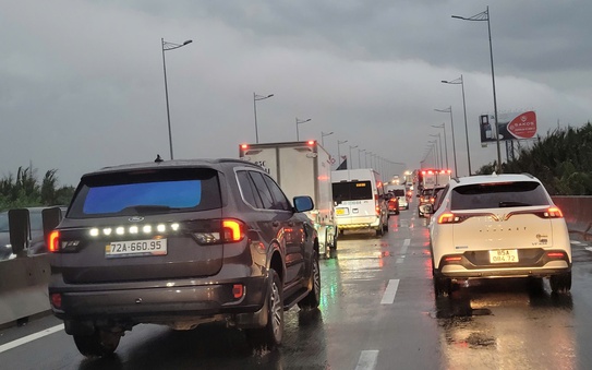 Ùn ứ kéo dài trên Quốc lộ 51 và cao tốc tỷ lệ cá cược kèo nhà cái - Long Thành - Dầu Giây