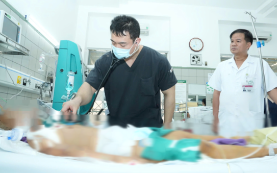 Hội chẩn với chuyên kèo nhà cái tỷ lệ bóng đá Nhật cứu cháu bé vụ lũ quét
