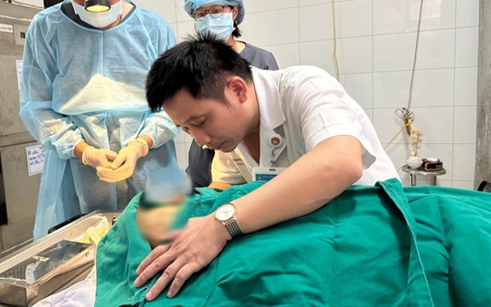 Nam bác sĩ hiến tỷ lệ bóng đá kèo nhà cái của mẹ để mang lại ánh sáng cho 2 người