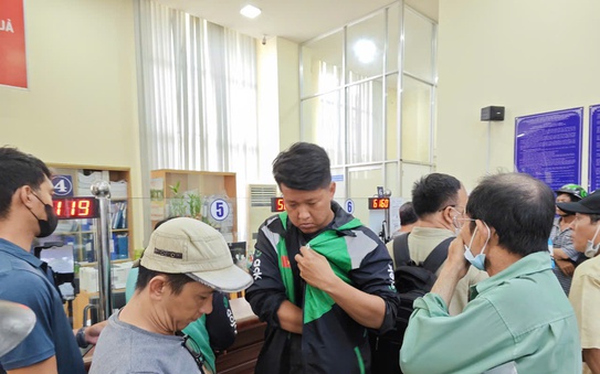 Tài xế tỷ lệ kèo góc nhà cái đổ xô làm thủ tục để chuyển sang 3 hãng khác