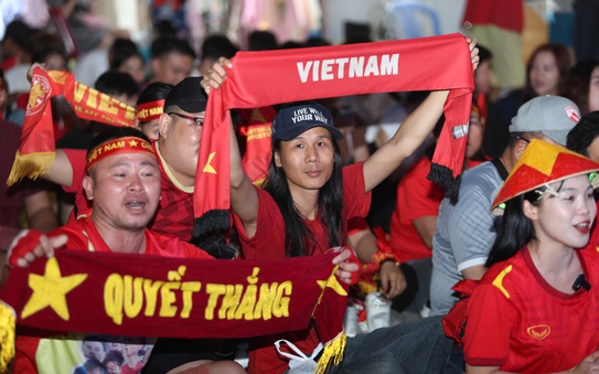 TP HCM: Người hâm mộ ra đường chờ chiến thắng tỷ lệ kèo nhà cái