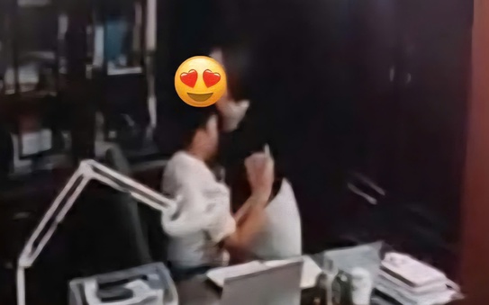 Vụ người đàn ông "thân mật" với nhiều phụ nữ ở trường THPT: Công an vào cuộc