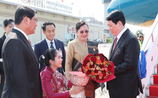bóng đá tỷ lệ kèo nhà cái đến Vientiane, bắt đầu thăm Lào