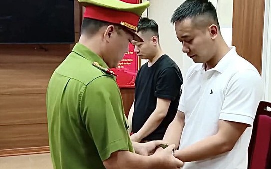 Hằng Du Mục, Qukèo nhà cái tỷ lệ bóng đág Linh Vlogs bị khởi tố, bắt tạm giam