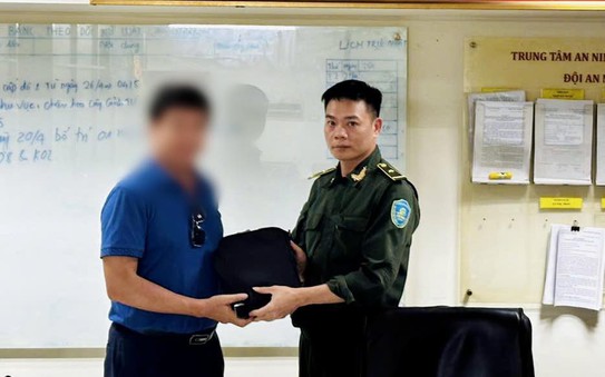 Người đàn ông để quên điện thoại và gần 85 triệu đồng tại sân bay