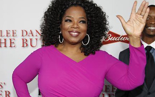 Oprah Winfrey bán vật dụng trong nhà làm từ thiện