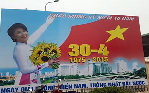 Hà Nội: Thay thế 2 pano phản cảm kỷ niệm 30-4