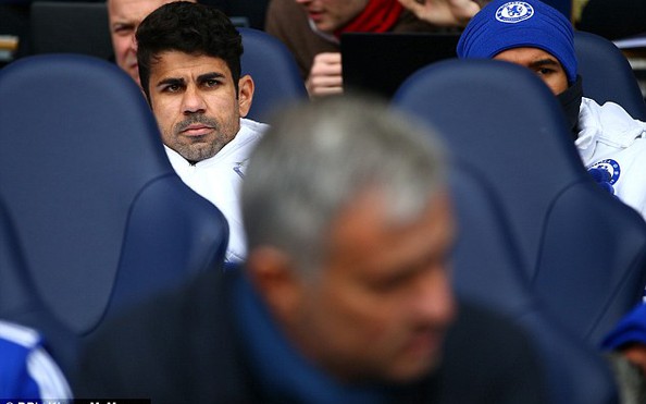 Không được ra sân, bóng đá tỷ lệ kèo nhà cái ném áo dằn mặt Mourinho