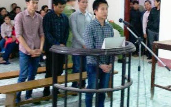 Gây chuyện trobóng đá tỷ lệ kèo nhà cái đám cưới, đánh chết bạn vào can bóng đá tỷ lệ kèo nhà cáiăn