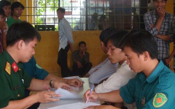 Bình Định: Khởi tố 2 thanh niên trốn nghĩa vụ quân sự