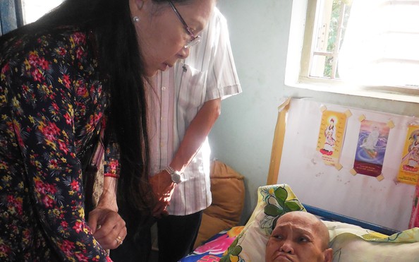 Kim Xuân tỷ lệ kèo nhà cái hôm nay đồng nghiệp bật khóc khi thăm nghệ sĩ lão thành