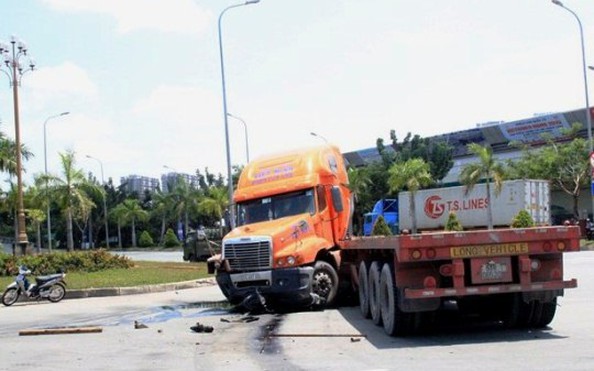 Xe container gây tai nạn liên hoàn, 3 bóng đá tỷ lệ kèo nhà cái bị thương nặng