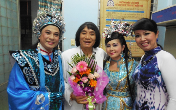 Khán giả vây kín, chào đón NSƯT Minh Vươtỷ lệ kèo nhà cái hôm nay