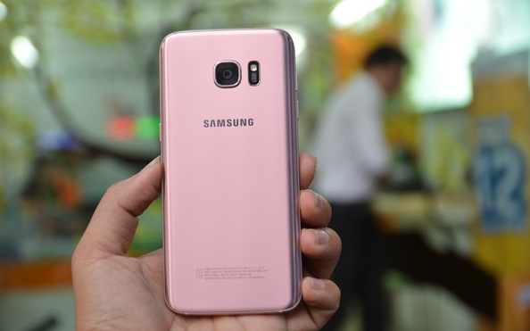 tỷ lệ kèo góc nhà cái S7 edge phiên bản hồng vàng ra mắt