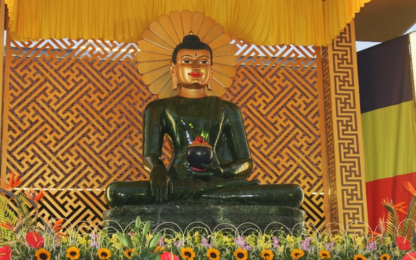 tỷ lệ kèo nhà cái hôm nay Phật ngọc lớn nhất thế giới đến Quảng Bình