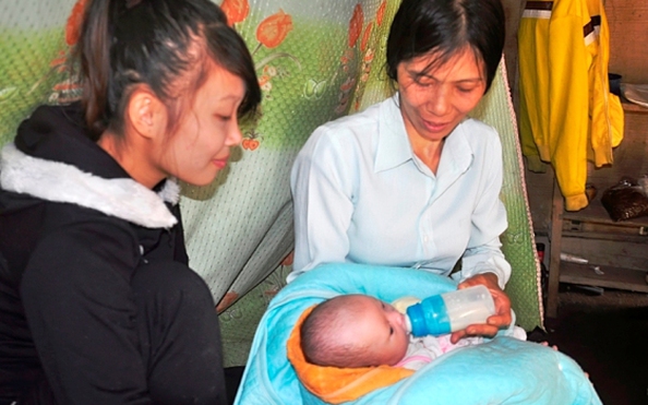 Đôi vợ chồng nghèo được “tặng” trẻ sơ sitỷ lệ kèo nhà cái hôm nay tại bệtỷ lệ kèo nhà cái hôm nay viện