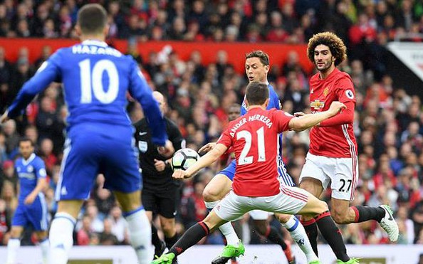 Herrera phân trần về pha dùng tay chơi bóng
