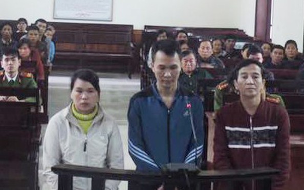 Nhậu xong, 2 "tú ông" thay nhau hiếp kèo nhà cái tỷ lệ cá cược bé gái 14 tuổi