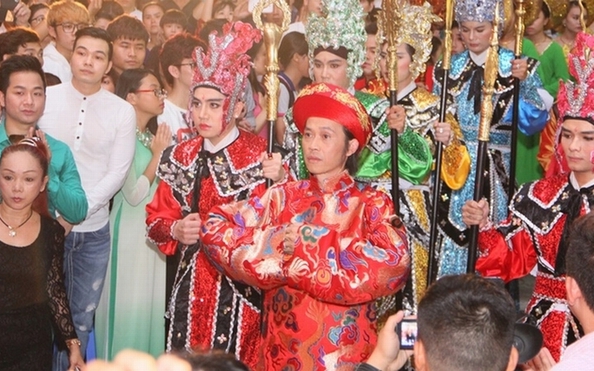 Nhà thờ Tổ tỷ lệ kèo góc nhà cái danh hài Hoài Linh tràn ngập khách thập phương