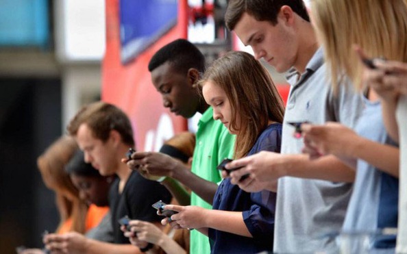 NGHIỆN MẠNG XÃ HỘI | Tin tuc CẬP NHẬT , nghien mang xa hoi | Báo Người lao động