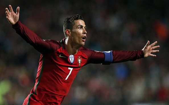 Ronaldo lập “cú đúp” trước Hungary. Bulgaria lại ám Hà Lan