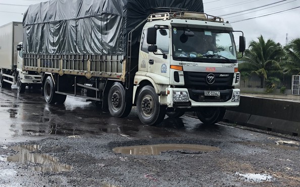 Quốc lộ 1 qua Bình Định nát bét chỉ sau 3 năm nâng cấp, vì sao?