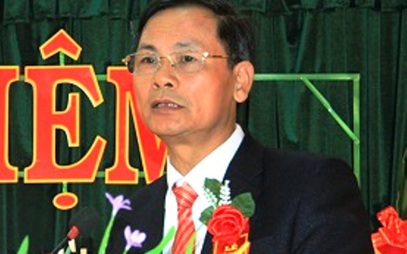 Bắt tạm giam 4 tháng 1 phó chủ tịch xã