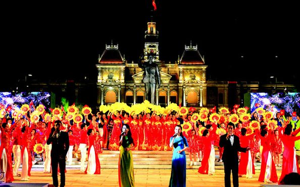 Dưới bóng cờ dân tộc