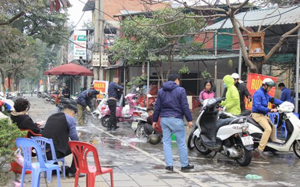 Xếp hàng chờ rửa bóng đá tỷ lệ kèo nhà cái, giá tăng gấp 3 lần