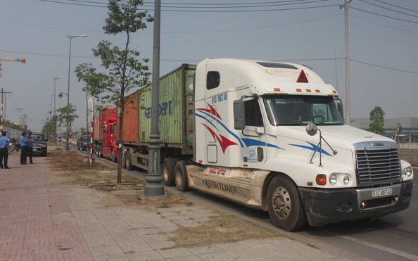 Thanh tra giao tỷ lệ kèo góc nhà cái "đấu trí" với tài xế chở hàng quá tải suốt nhiều giờ