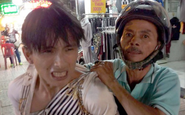 "tỷ lệ cá cược kèo nhà cái" từng bị đâm trọng thương ở TP HCM tiếp tục bắt cướp