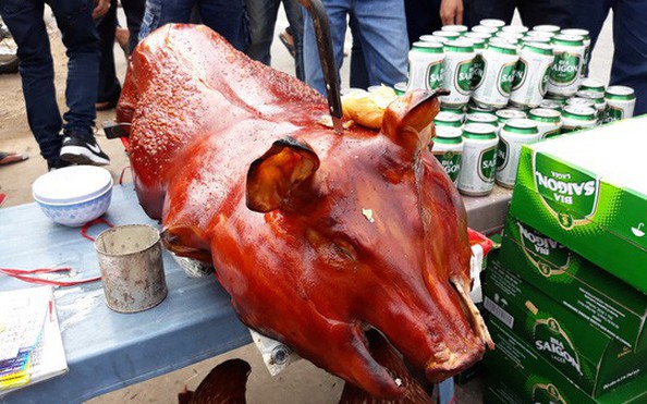 Tài xế "cúng" heo quay, kèo nhà cái tỷ lệ cá cược Sóc trăng hỗn loạn ngày thứ 5 liên tiếp