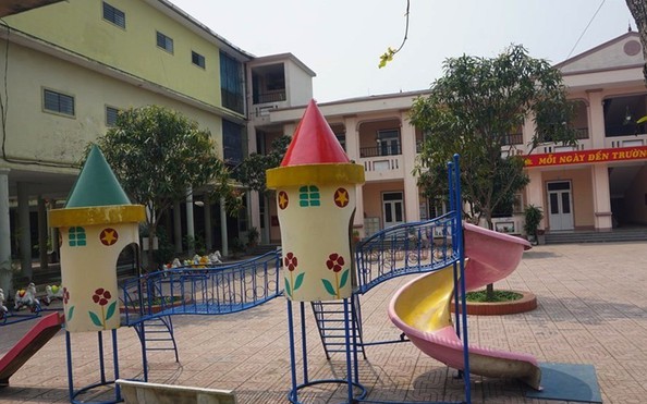 Khởi tố phụ huynh tát, bắt 3 kèo nhà cái tỷ lệ bóng đá viên mầm non quỳ gối trước cửa lớp học