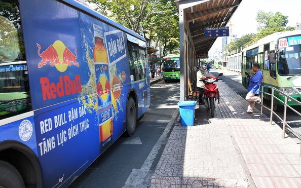 Giá quảng cáo trên xe buýt... xa thực tế
