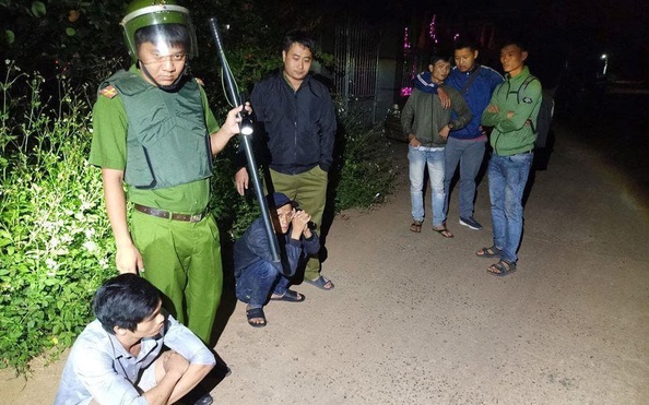 Bao vây nhóm cướp manh động cố thủ tỷ lệ cá cược kèo nhà cái nhà ở Nhơn Trạch