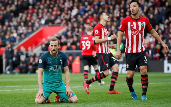 Harry Kane ghi bàn thứ 200, Tottenham vẫn thua sốc