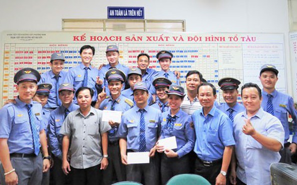 ĐOÀN TIẾP VIÊN ĐƯỜNG SẮT PHƯƠNG NAM: Khen thưởng tỷ lệ cá cược kèo nhà cái viên hỗ trợ sản phụ sinh con trên tàu