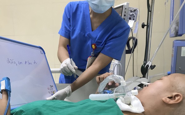 Mắt tỷ lệ kèo nhà cái mẹ ung thư vú ánh lên hy vọng mỗi khi xem clip hình ảnh của con trai