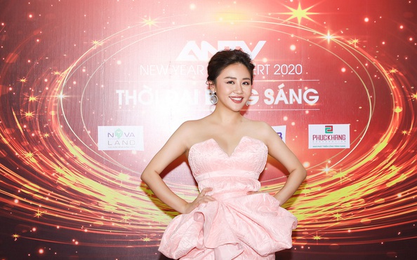 Văn Mai Hương rạng rỡ sau scandal "lộ" tỷ lệ kèo góc nhà cái