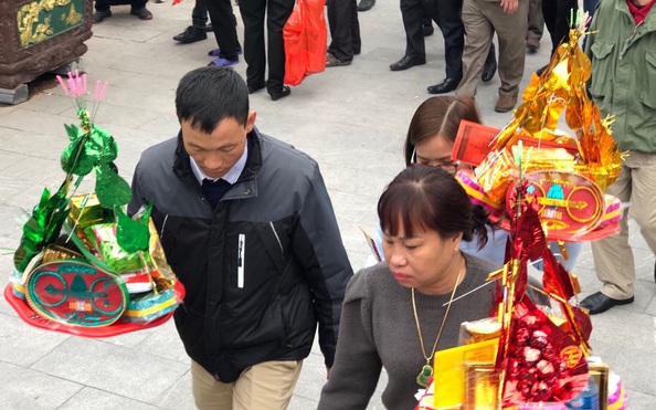 Ngàn tỷ lệ cá cược kèo nhà cái chen chân xin lộc Bà Chúa Kho đầu năm