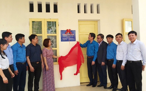Bàn giao nhà công vụ cho giáo tỷ lệ kèo nhà cái vùng sâu