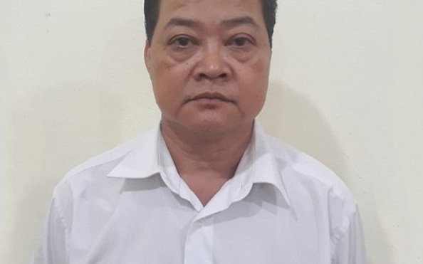 Phó hiệu trưởng cùng 3 tỷ lệ kèo nhà cái malaysia hút thuốc phiện tại phòng làm việc