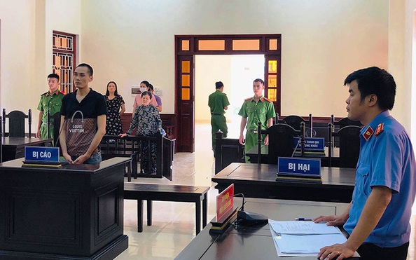 Xưng là "hiệu trưởng", lẻn kèo nhà cái tỷ lệ cá cược nhà vệ sinh dâm ô nữ sinh lớp 5
