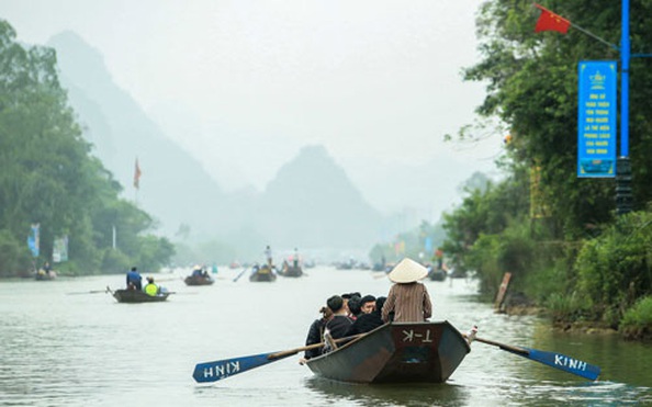 Hàng vạn bóng đá tỷ lệ kèo nhà cái đến chùa Hương trong ngày đầu mở cửa