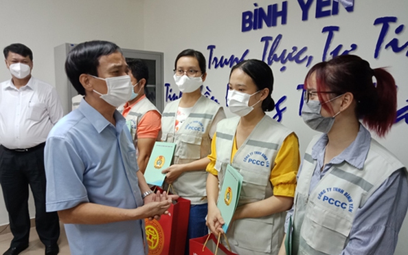Hỗ trợ người tỷ lệ kèo góc nhà cái vượt khó