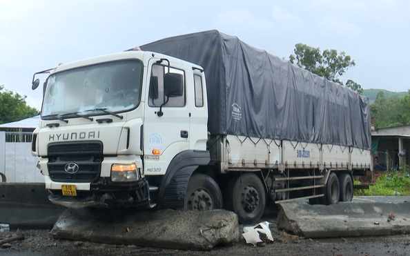 Quốc lộ 1 qua Phú Yên "giăng bẫy" ổ voi, tai kèo nhà cái tỷ lệ cá cược liên tiếp xảy ra