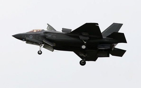 F-35 kèo nhà cái tỷ lệ cá cược xuống biển sau khi cất cánh từ tàu sân bay Anh