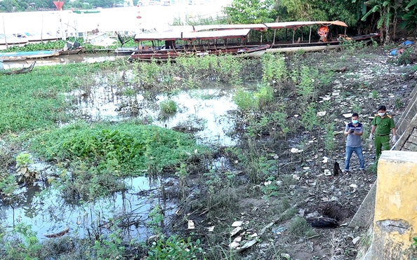 Bắt kẻ tỷ lệ kèo nhà cái hôm nay nhân dùng nước đổ vào miệng bé gái 7 tháng tuổi đến chết