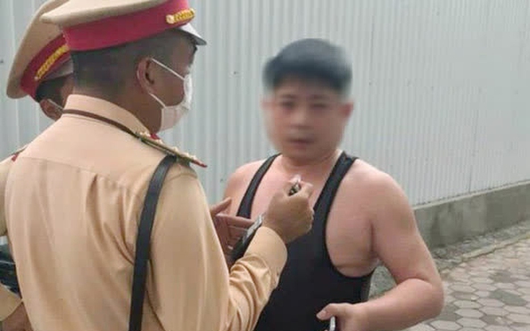 Người đàn ông say xỉn, xưng là tỷ lệ kèo góc nhà cái "làm loạn" tại chốt CSGT